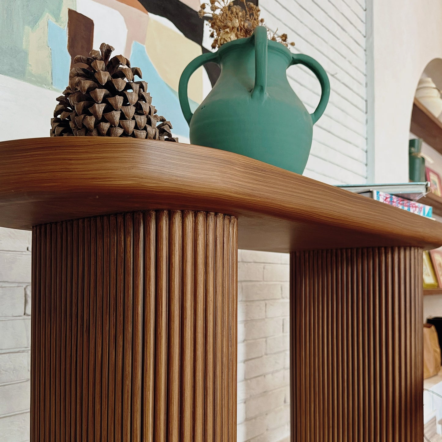 Otto fluted console