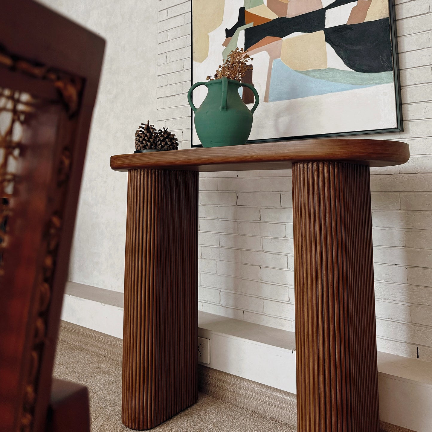 Otto fluted console